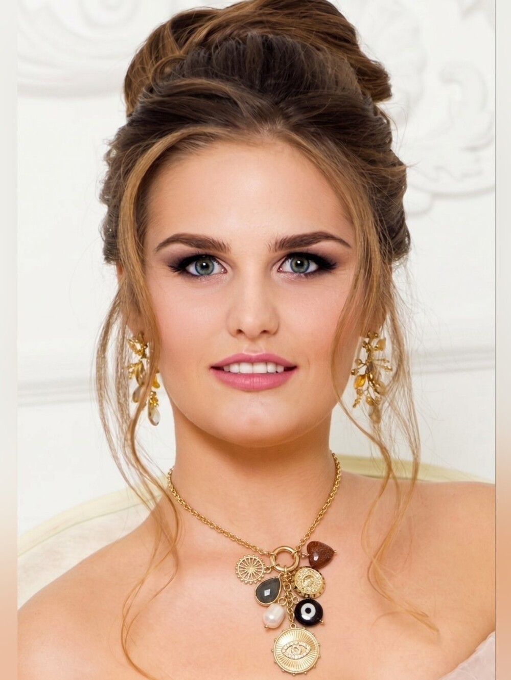 💛▪️Persimmon ▪️Gold Tone Celestial Charm 17in  Necklace